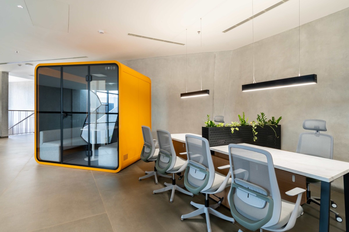 Acoustic Pods of Amethyst by Curved Dimension
