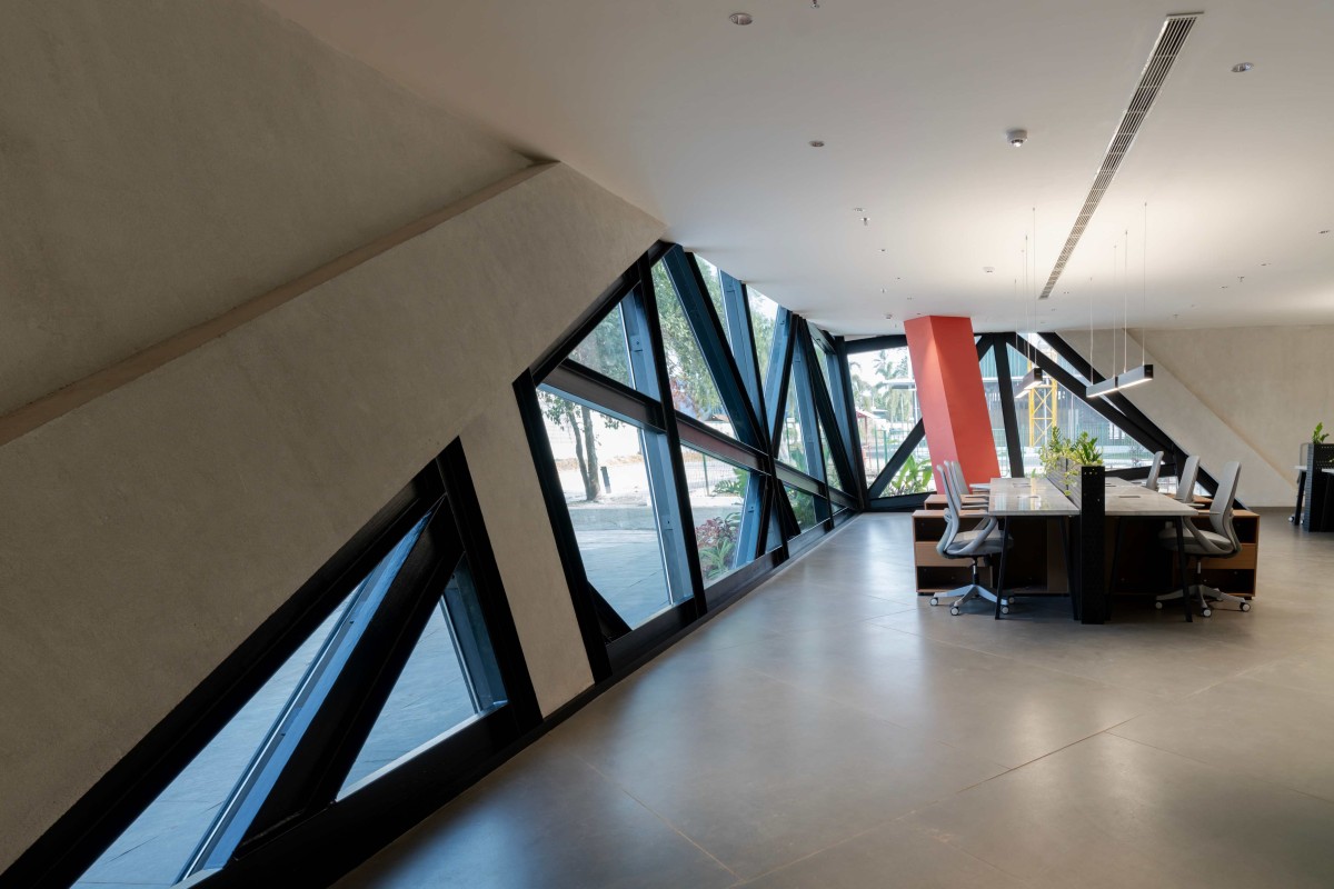 Workstation of Amethyst by Curved Dimension