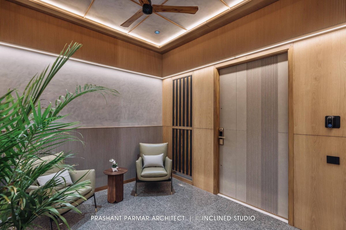Vestibule of 4BHK Timeless Interiors at Skara Divyam by Prashant Parmar Architect
