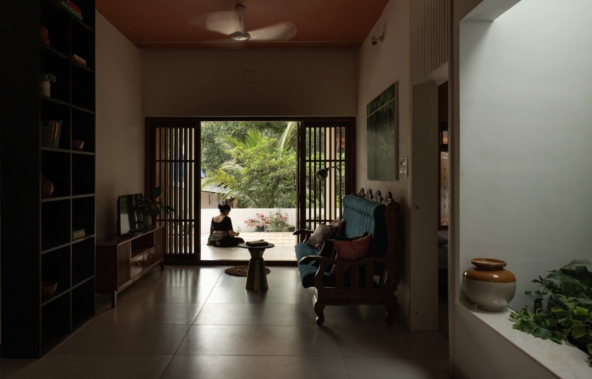 Living room of Kanjirakol House by Space Narratives