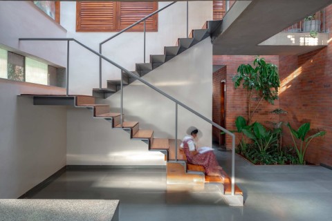 A Dialogue with the Past House by A Threshold