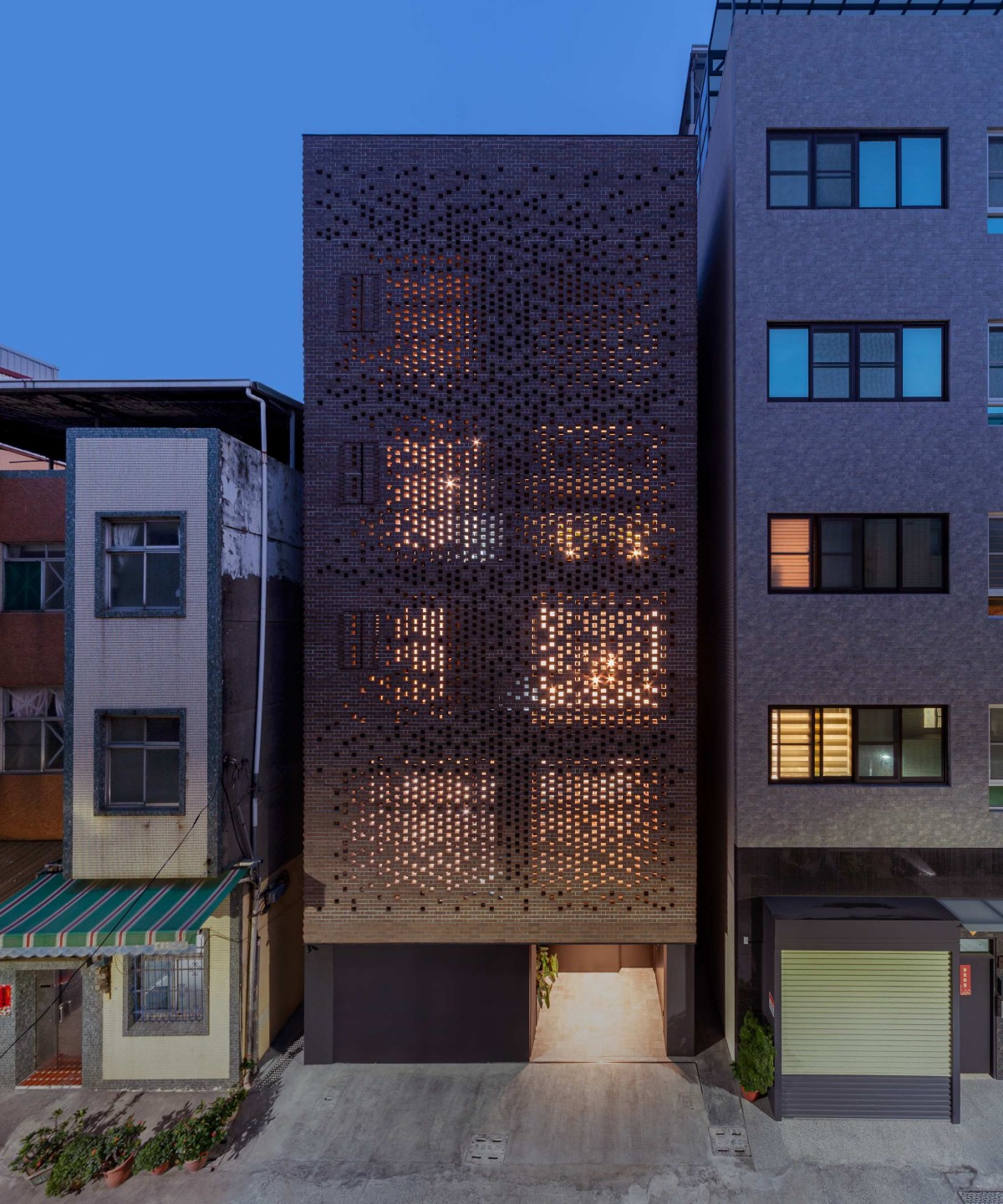 Dusk light exterior view of The Veil House by Paperfarm Inc