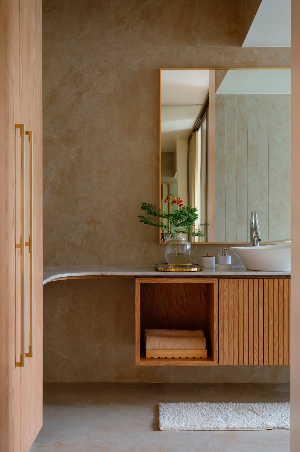 Ground Floor Master Bathroom of Swarnabhoomi Villa by Art of Space