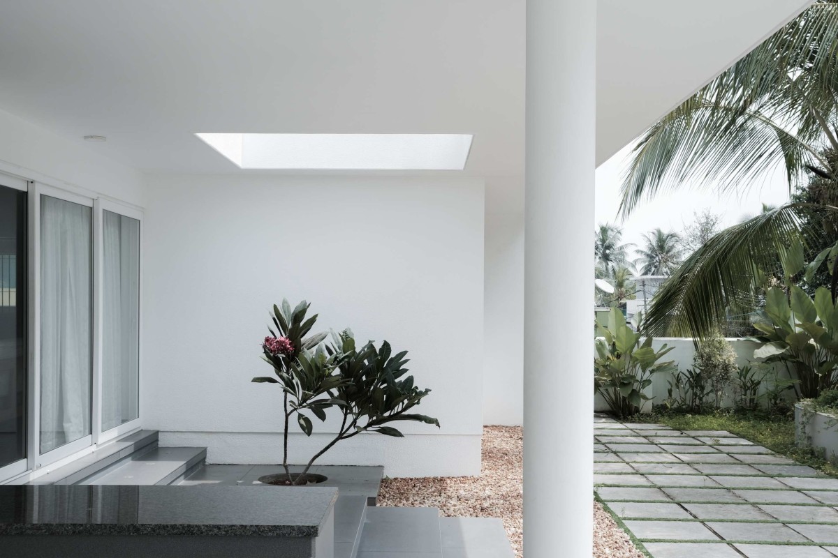 Verandah of Kumaranelloor House by N&RD