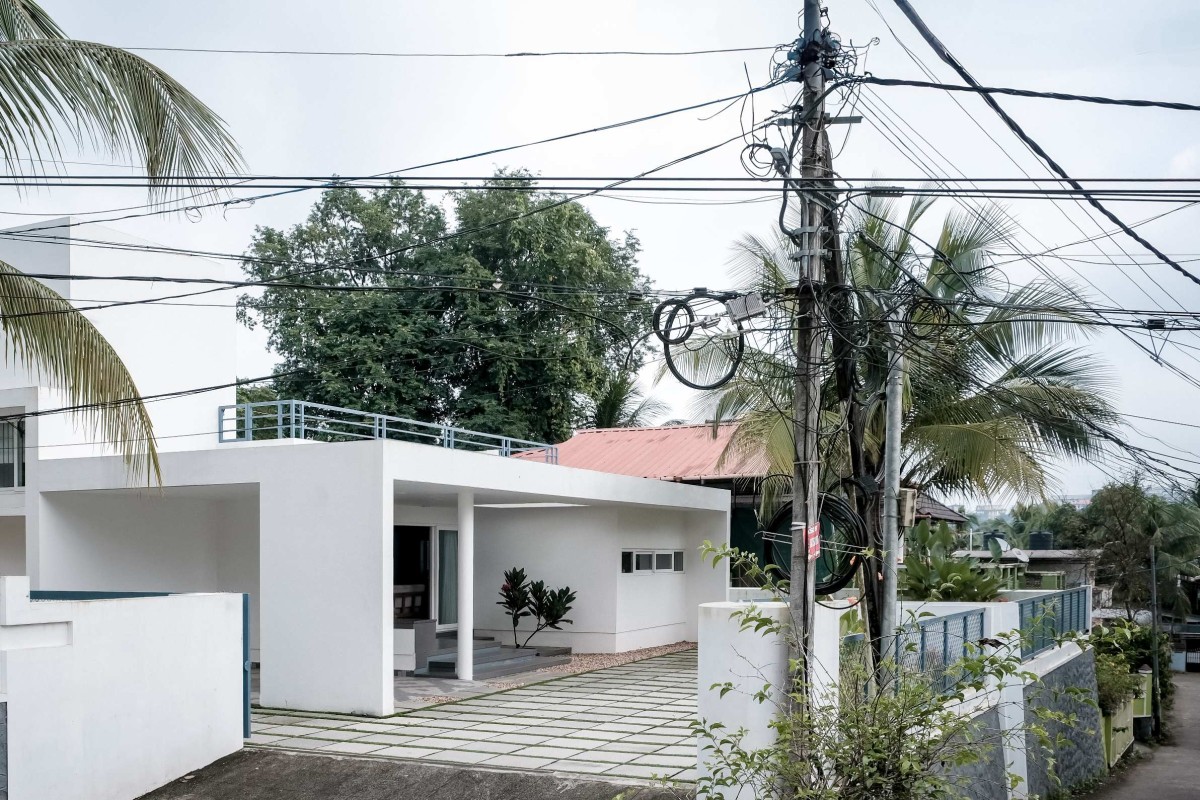 Exterior view of Kumaranelloor House by N&RD