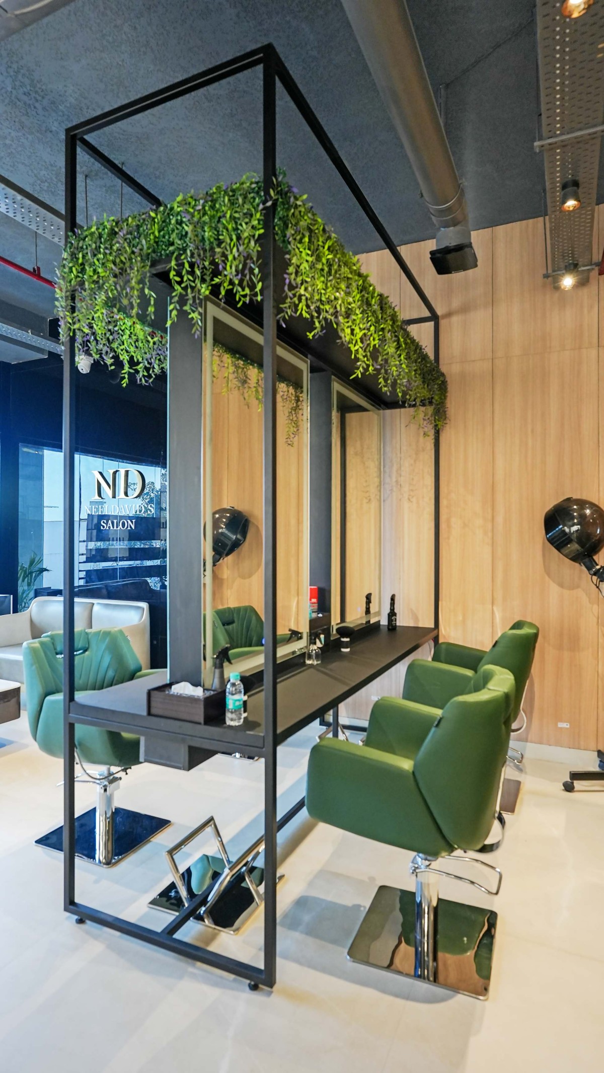 Hair dressing area of Neeldavid’s Salon by Studio MaYa