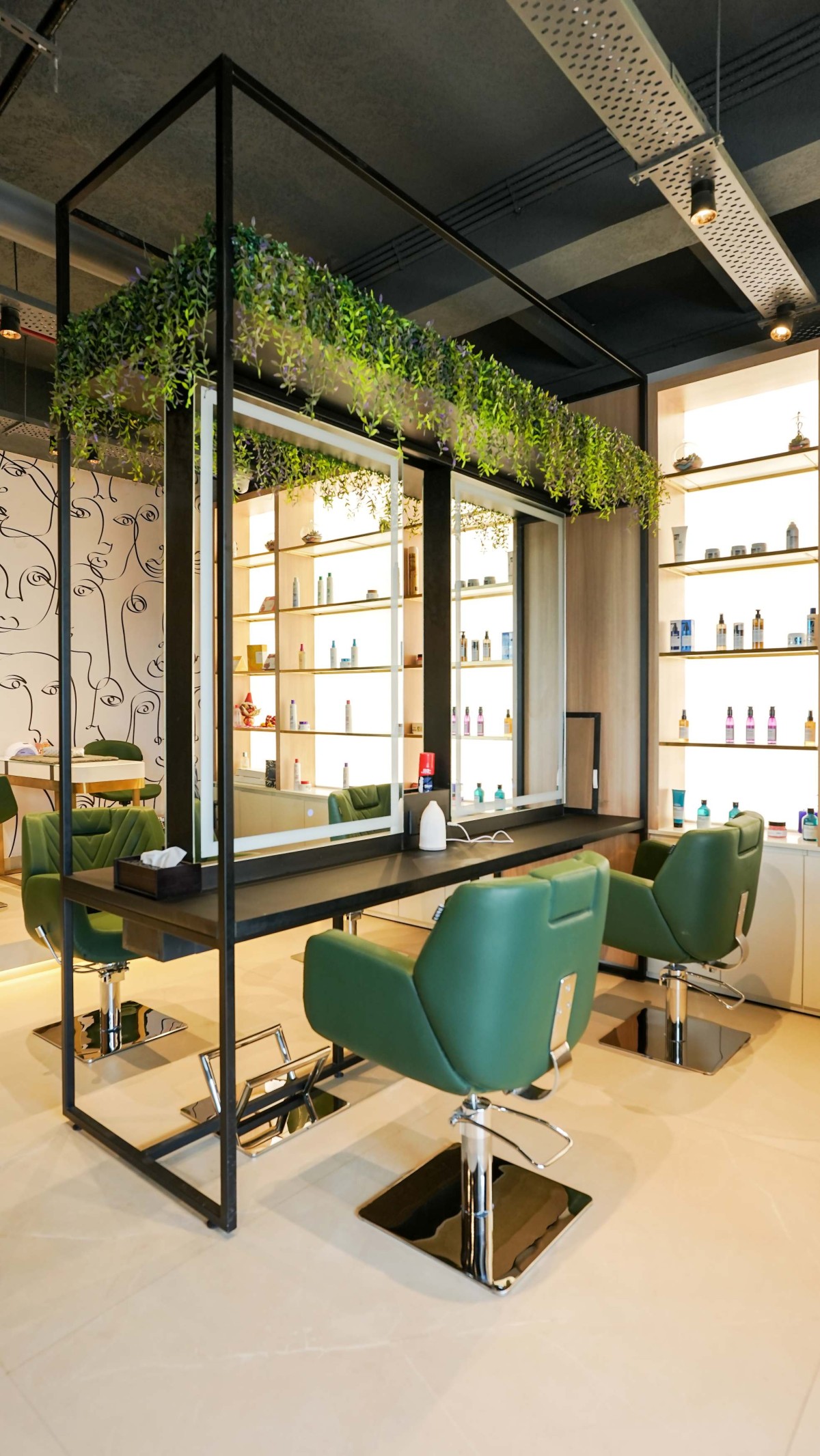 Hair dressing area of Neeldavid’s Salon by Studio MaYa