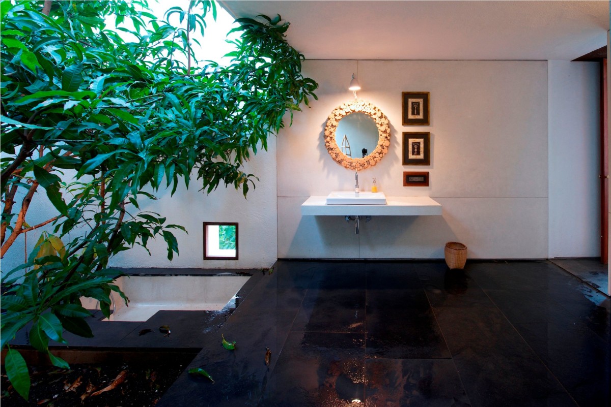 Bathroom of The House Cast in Liquid Stone by SPASM Design Architects