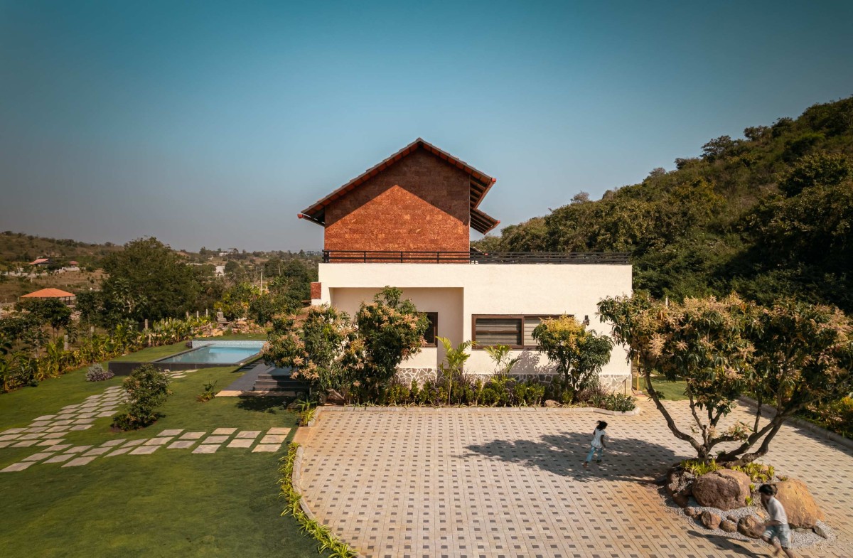 Exterior view of Ishavas by HabitArt Architecture Studio