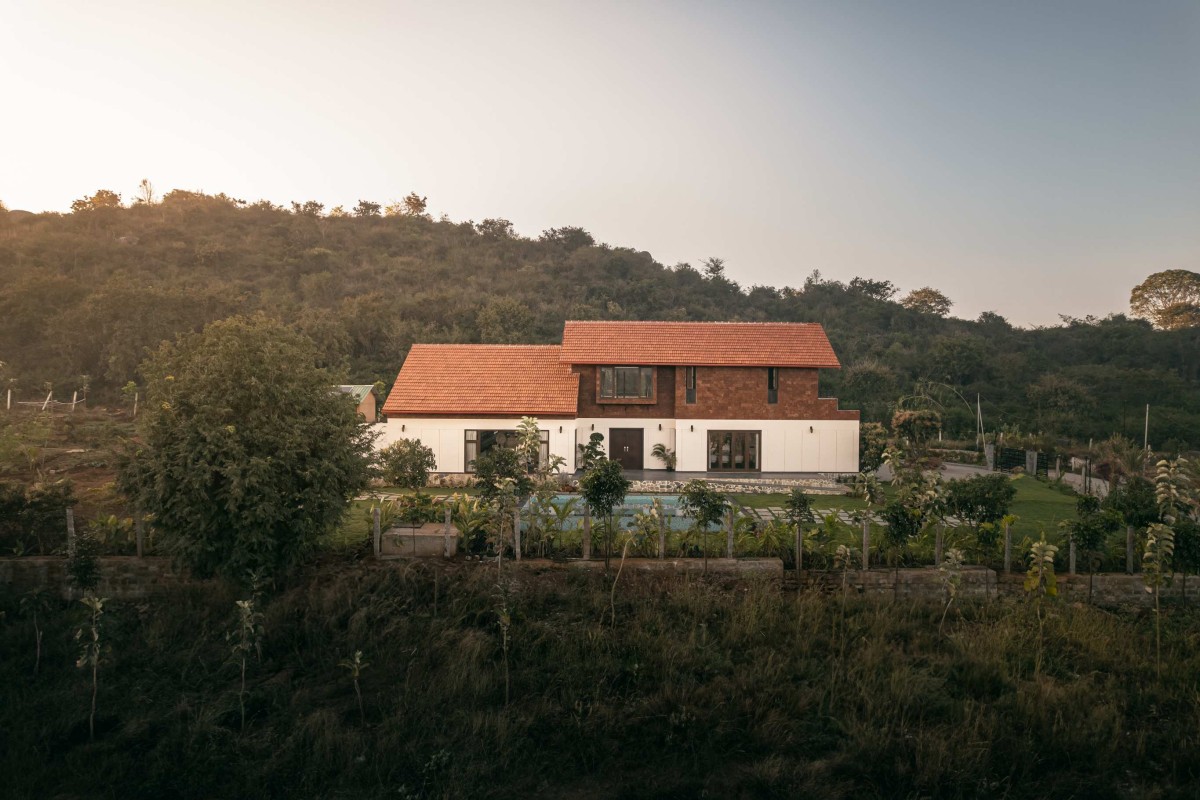 Exterior view of Ishavas by HabitArt Architecture Studio