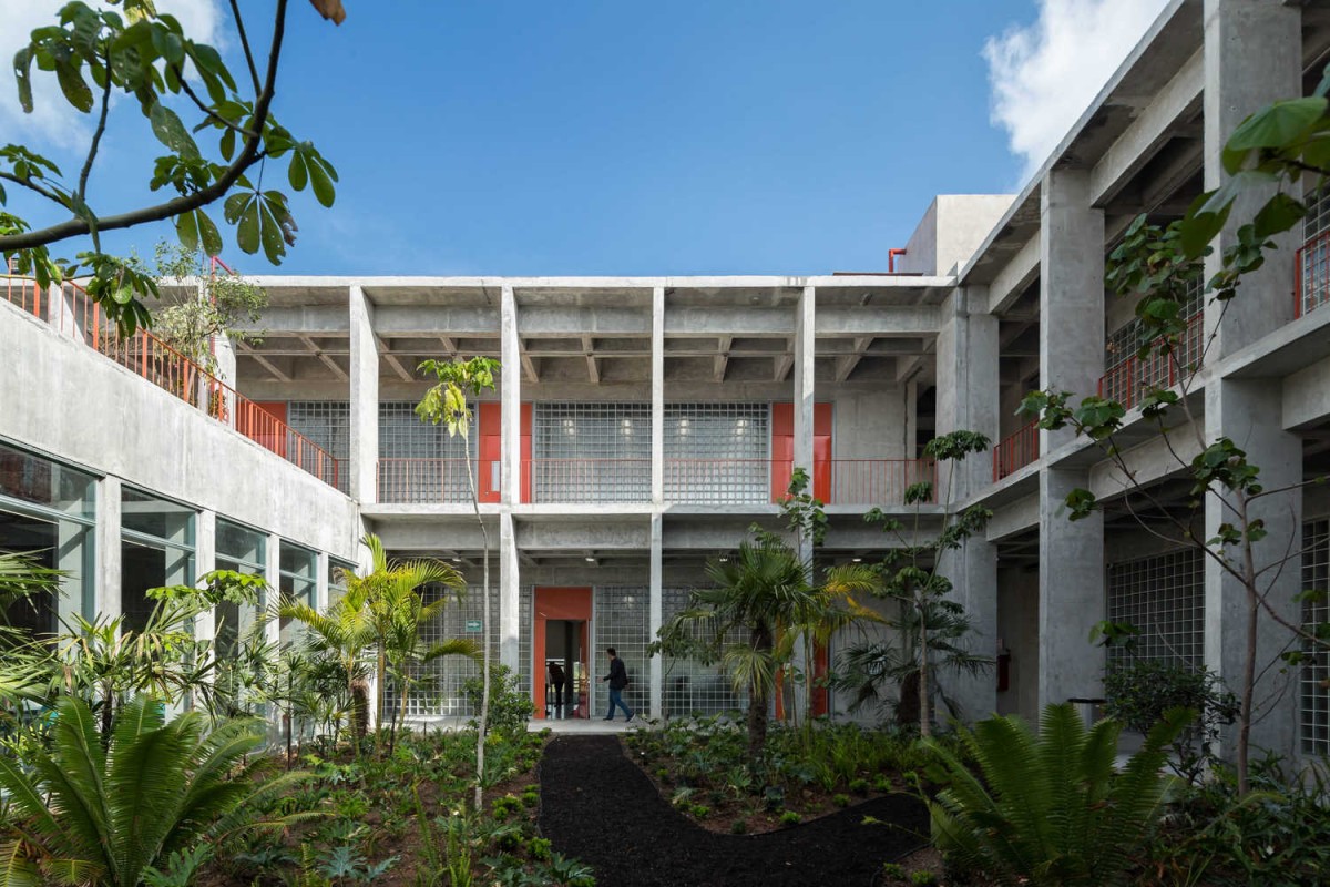 Escuela Banciaria y Comercial Aguascalientes by Centro de Colaboración Arquitectónica (CCA)